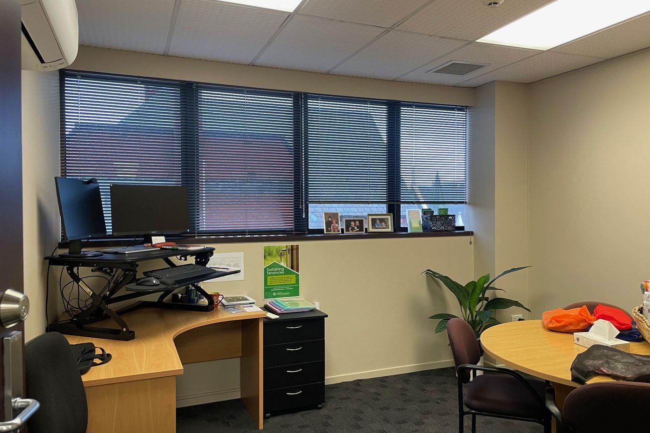 Accessible And Centrally Located Offices - Meer