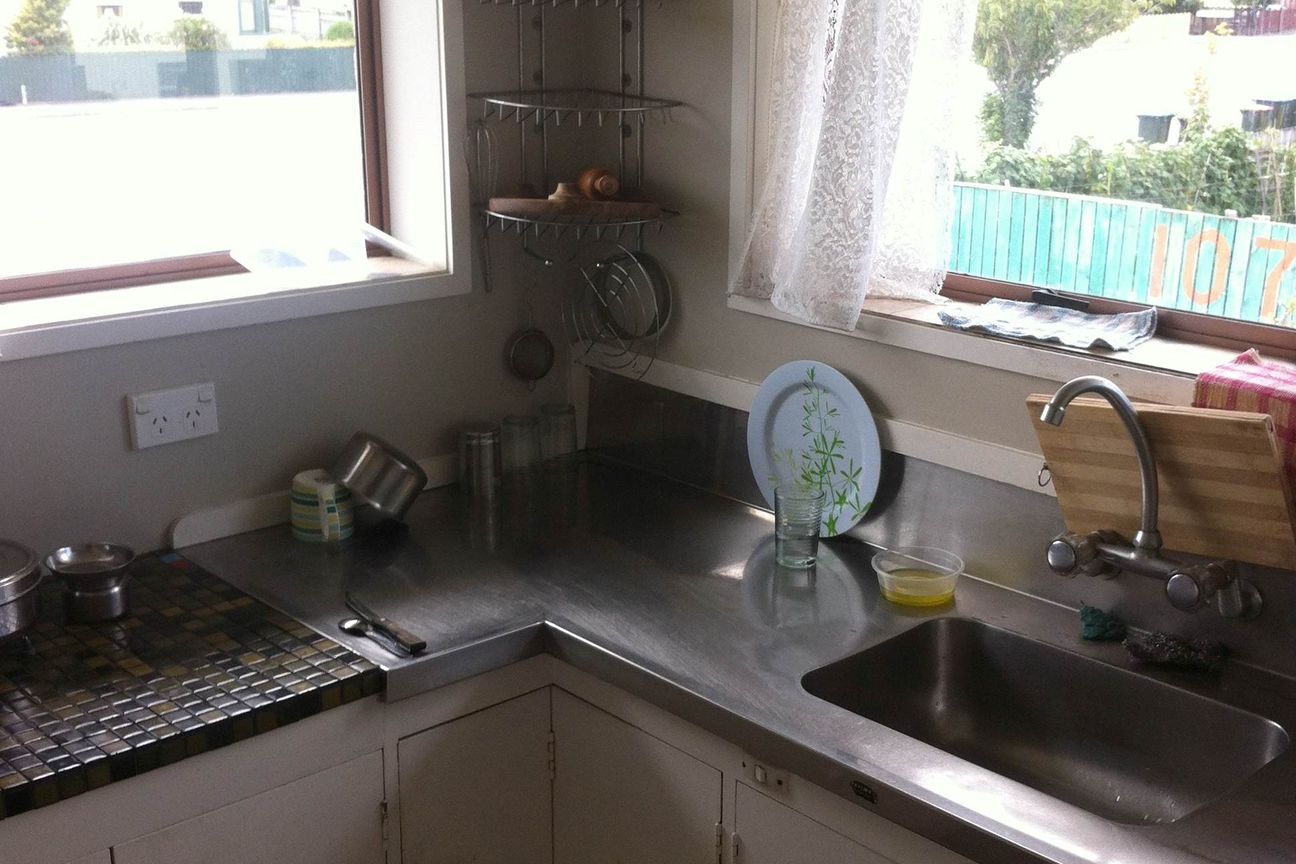 UPSTAIRS 2 BEDROOM UNIT - Ansicht 5