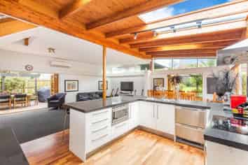 16 Sorrel Crescent, Bucklands Beach