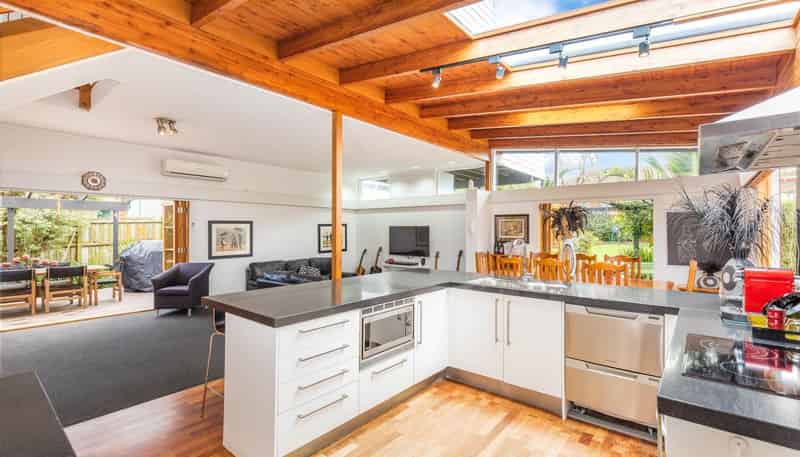 16 Sorrel Crescent, Bucklands Beach