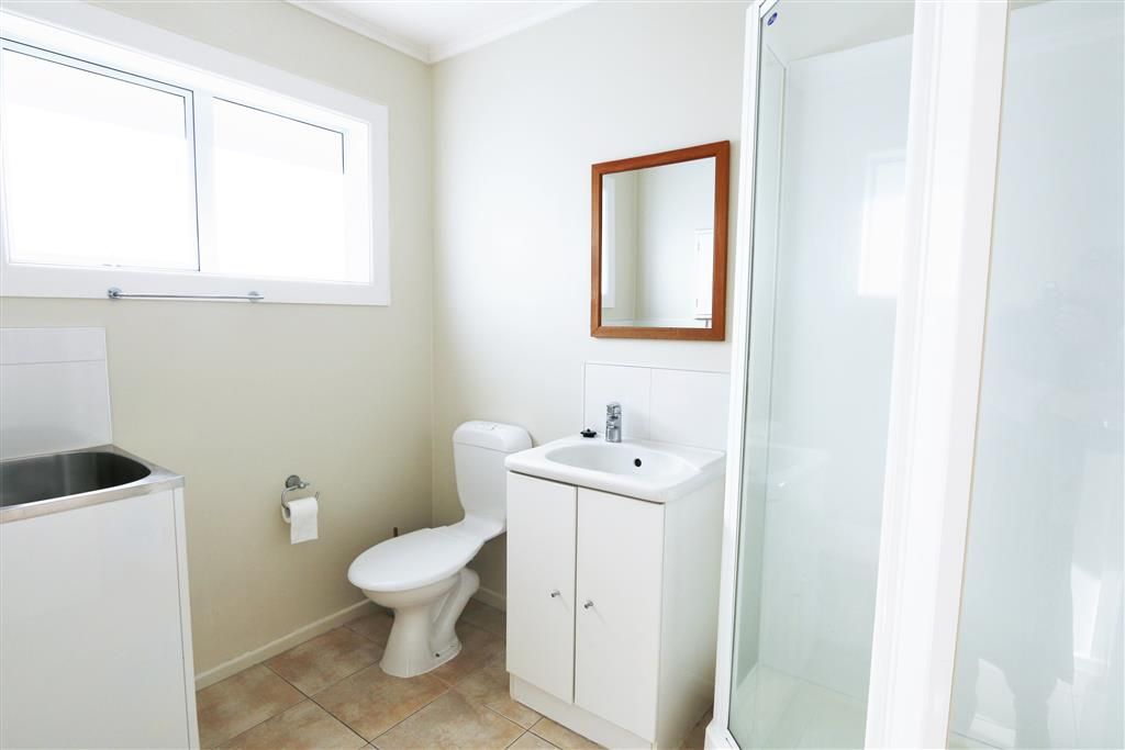 Peaceful Two-Bedroom Unit with Elevated Views ÃÆ'¢Ãâ€Ã¢â€¬Ãâ€" Water & Lawns Included - Więcej