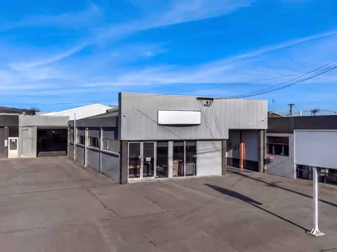 Refurbished warehouse - ready to occupy
