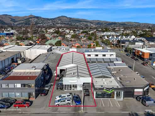 Refurbished warehouse - ready to occupy