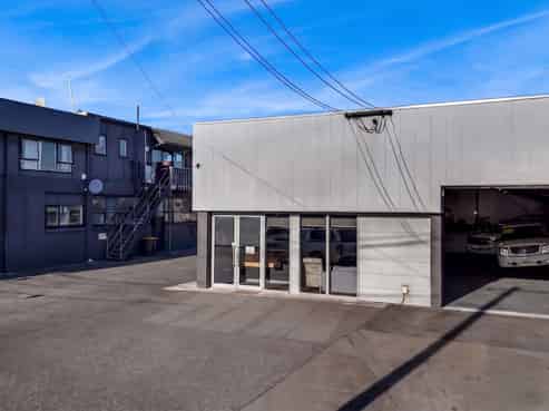 Refurbished warehouse - ready to occupy