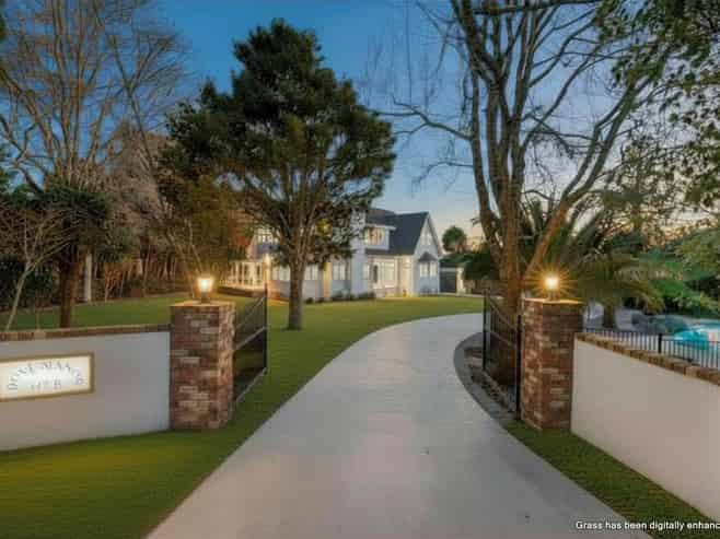 147B Whangaparaoa Road, Red Beach