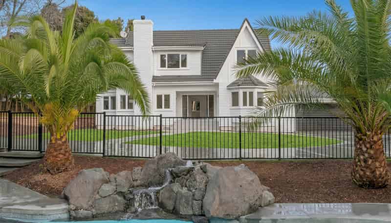 147B Whangaparaoa Road, Red Beach