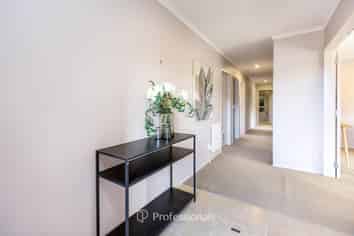 10 Mcewen Crescent, Riverstone Terraces