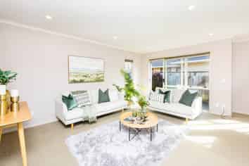 10 Mcewen Crescent, Riverstone Terraces