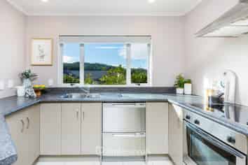 10 Mcewen Crescent, Riverstone Terraces