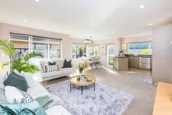 10 Mcewen Crescent, Riverstone Terraces