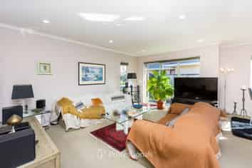 10 Mcewen Crescent, Riverstone Terraces