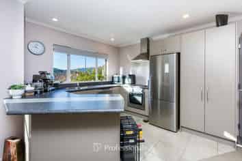 10 Mcewen Crescent, Riverstone Terraces