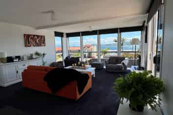 5/232 Lake Terrace, Waipahihi