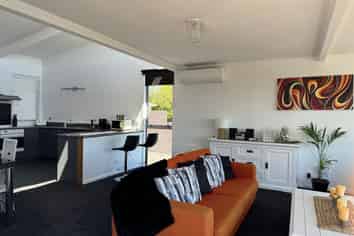5/232 Lake Terrace, Waipahihi