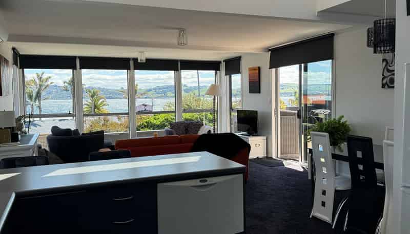 5/232 Lake Terrace, Waipahihi