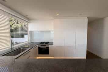 2/165 Tamaki Drive, Kohimarama
