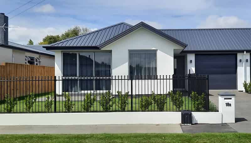 18b Fatima Street, Redwood