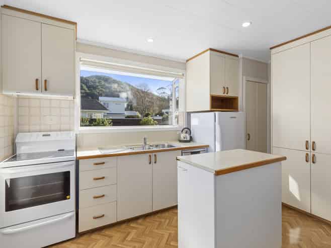 51 Holdsworth Avenue, Trentham