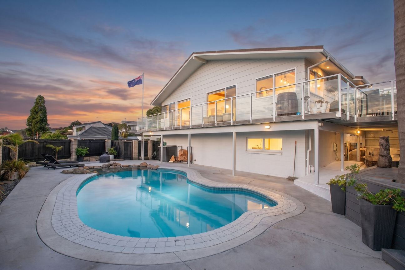 Spacious, Updated Home with Views & Pool - Ansicht 2