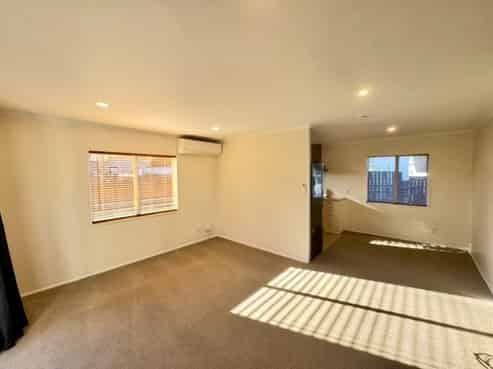 5A Newton Place, Westbrook