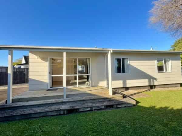 5A Newton Place, Westbrook