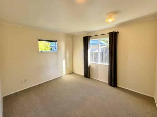 5A Newton Place, Westbrook