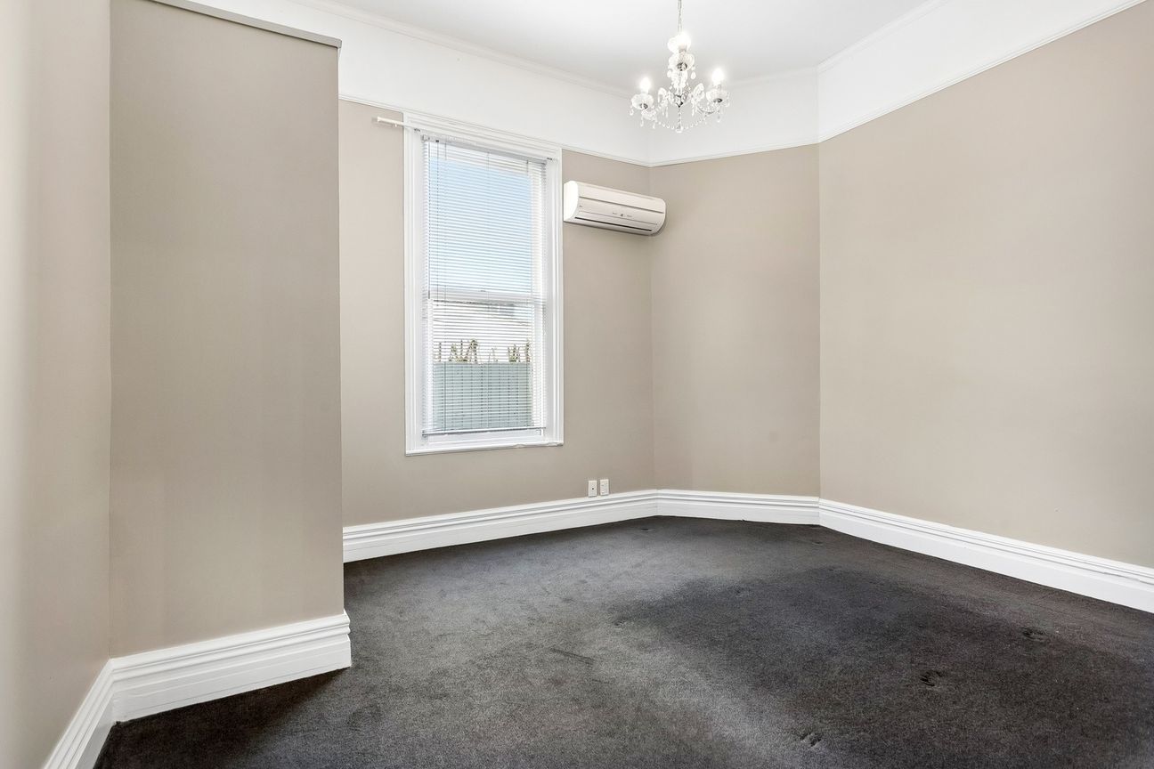 Character flat in Waltham - Vista 6