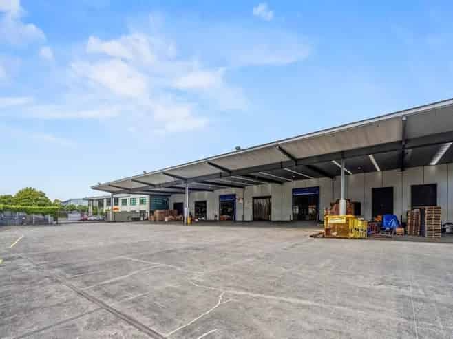 Large-scale high-stud industrial facility