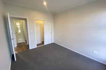 8 Equine Way, Brookfield