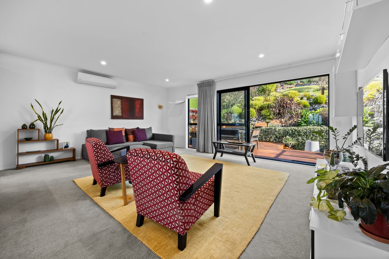 Elevated Living with Sweeping Views - Mai multe