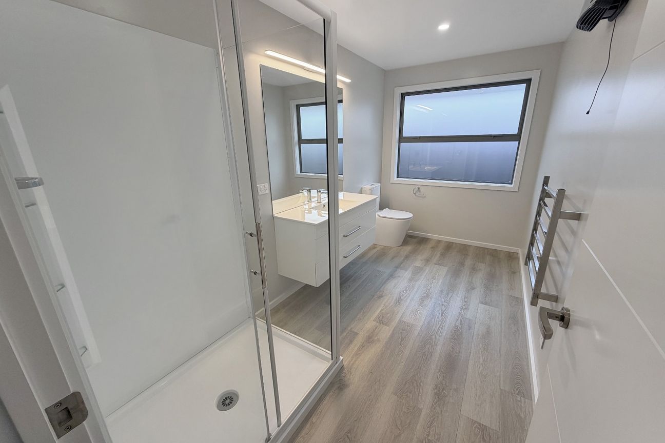 Sunny Tinwald Stunner – 3 Bedrooms, Pergola, Private & Easy-Care - Bild 6