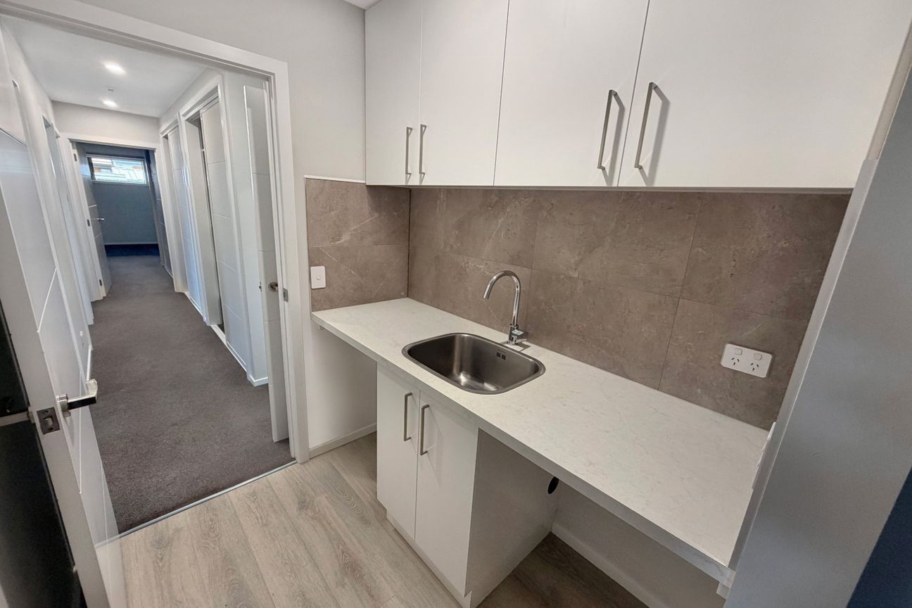 Sunny Tinwald Stunner – 3 Bedrooms, Pergola, Private & Easy-Care - Fler