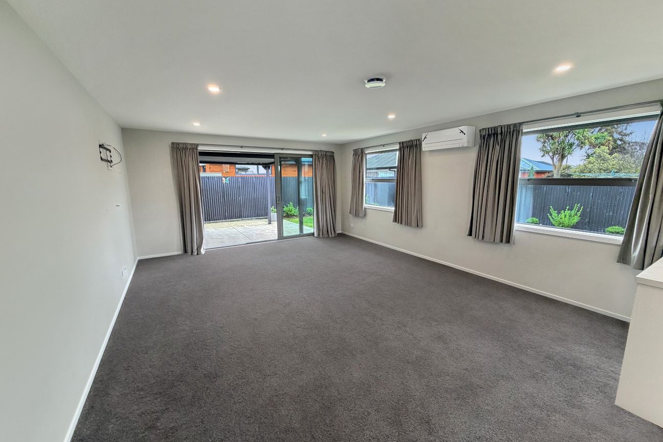 Sunny Tinwald Stunner – 3 Bedrooms, Pergola, Private & Easy-Care - Bild 3
