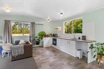 4213 SH23, Raglan