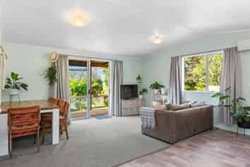 4213 SH23, Raglan