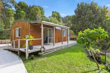 4213 SH23, Raglan