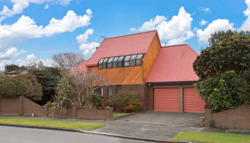 55 Lakewood Drive, Burwood