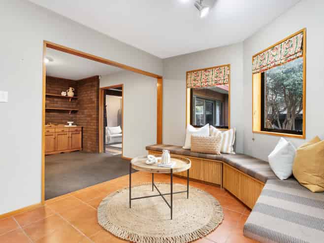 55 Lakewood Drive, Burwood