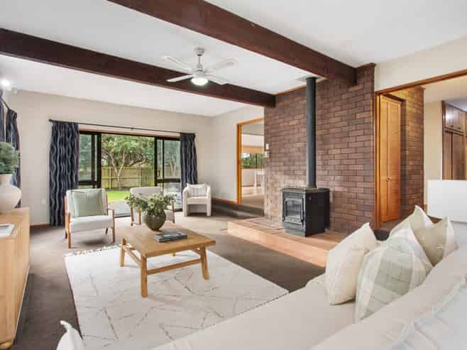 55 Lakewood Drive, Burwood