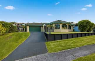 28 Sterling Gate Drive, Bethlehem