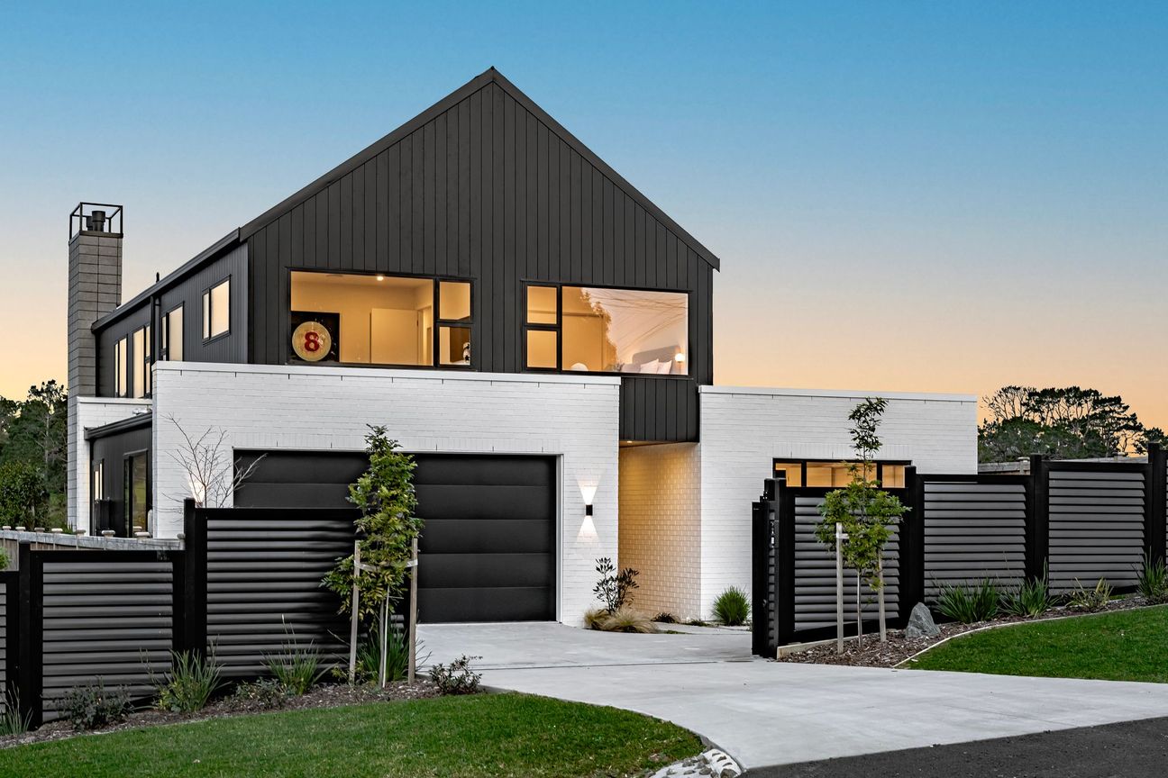 Architectural Riverfront Home + Minor Dwelling - Aanzicht 4