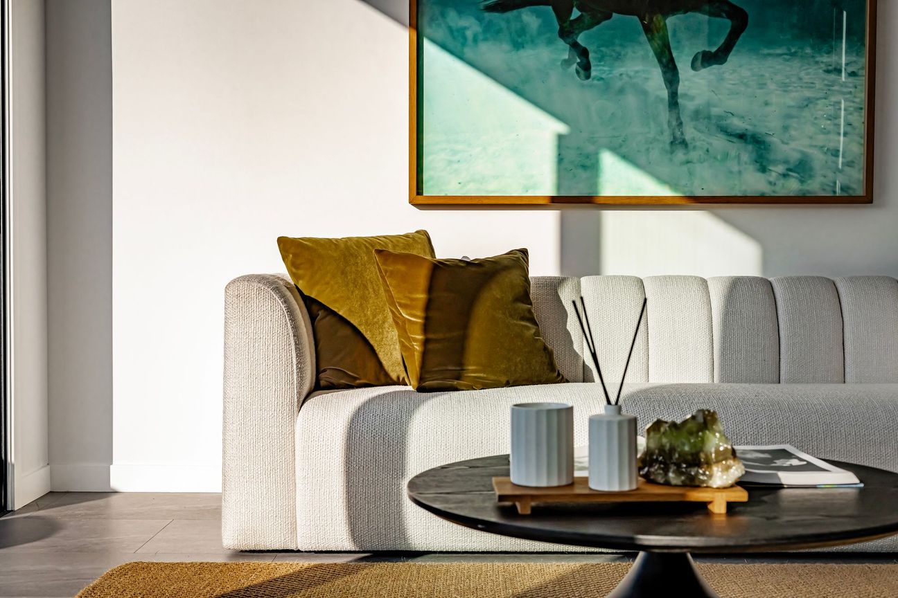 Architectural Riverfront Home + Minor Dwelling - Aanzicht 6