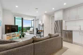 209/8 Waikumete Road, Glen Eden