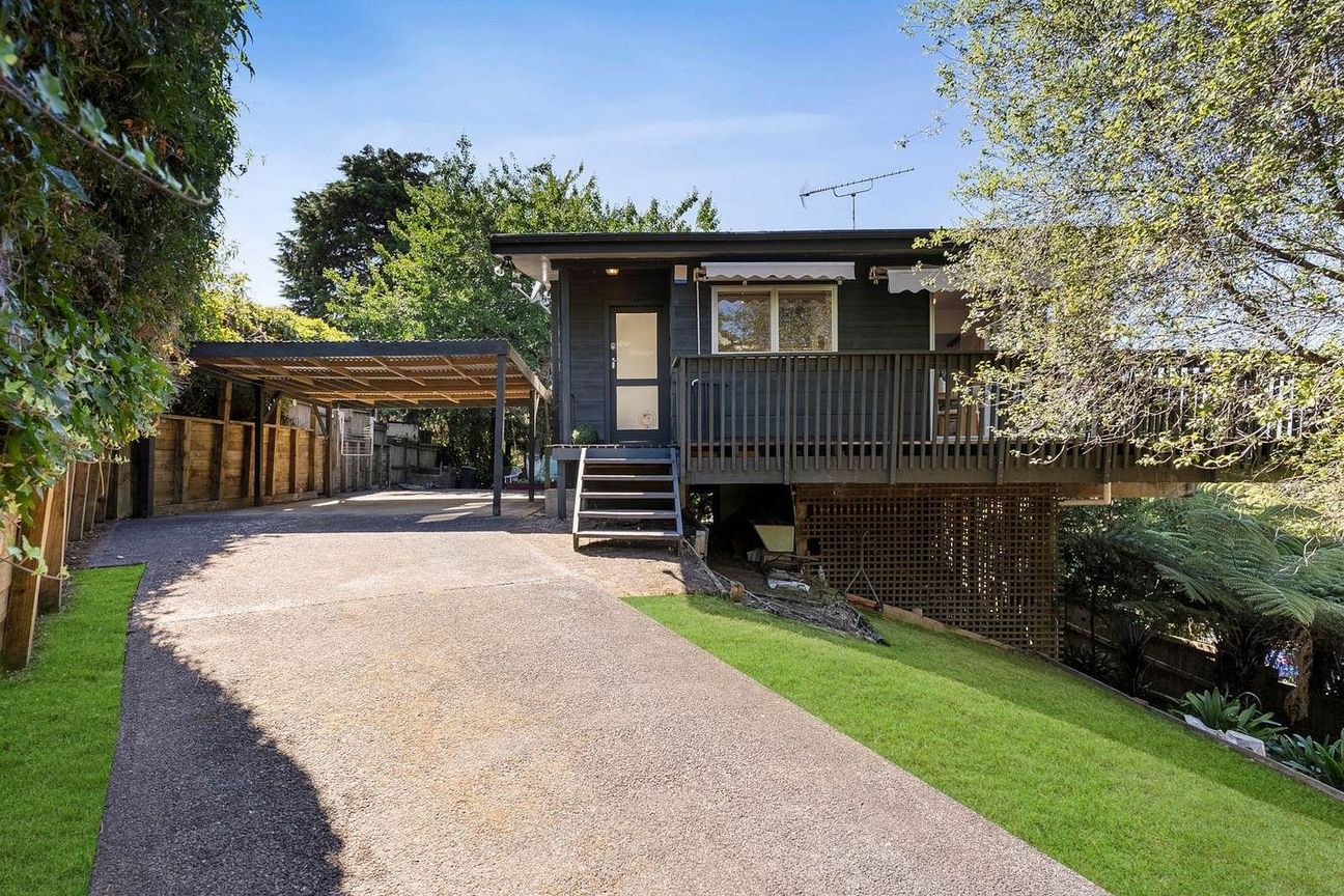 Sun Drenched House with Privacy - Move in Ready - Aanzicht 3
