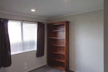 58 Farnborough Drive, Grandview Heights
