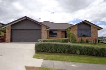 58 Farnborough Drive, Grandview Heights
