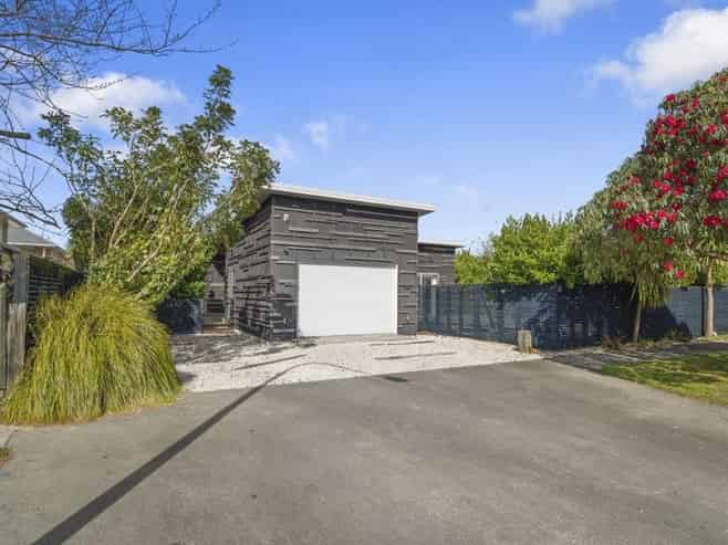 6 Holland Street, Glenholme