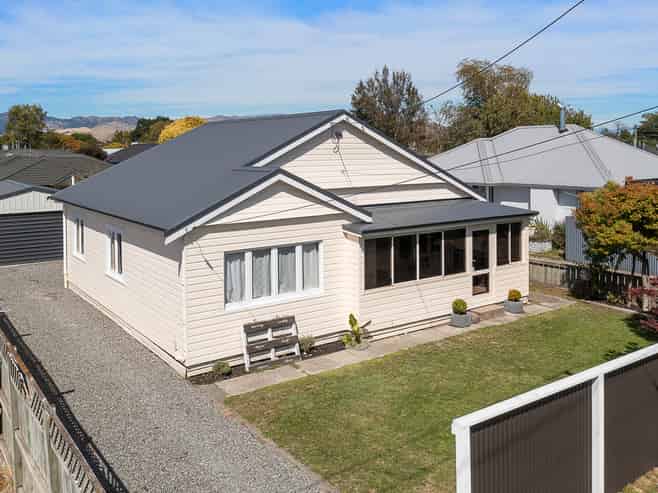 27 Lakings Road, Springlands