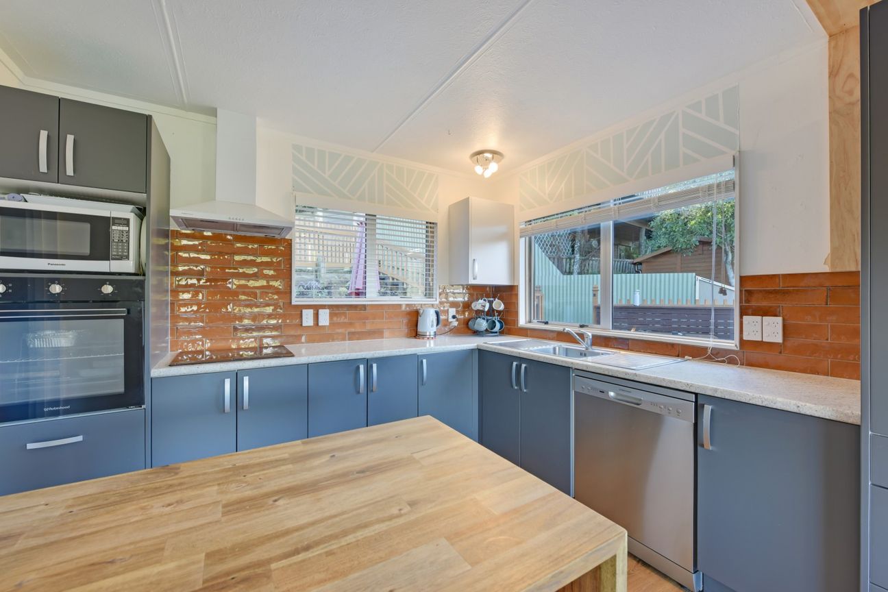 Views, Lifestyle & a Home That's Ready to Enjoy – pohled 2