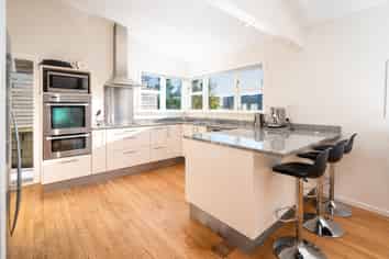 10 Edgeware Road, Wilton